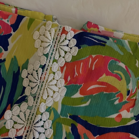 RESORT WARE - Lilly Pulitzer Skort with beautiful lace detail - LIKE NEW! - Picture 2 of 4